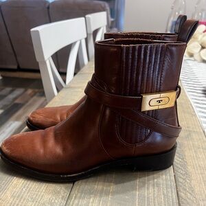 Tory Burch T Hardware 30mm Chelsea Bootie